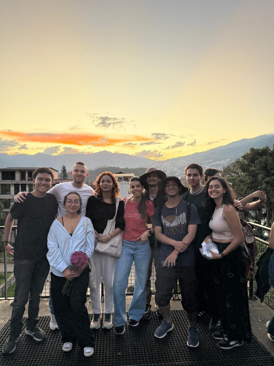 Equipo de La Otra Ciudad en recorrido por la ciudad